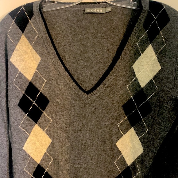 V-neck Cashmere sweater. - Picture 4 of 4